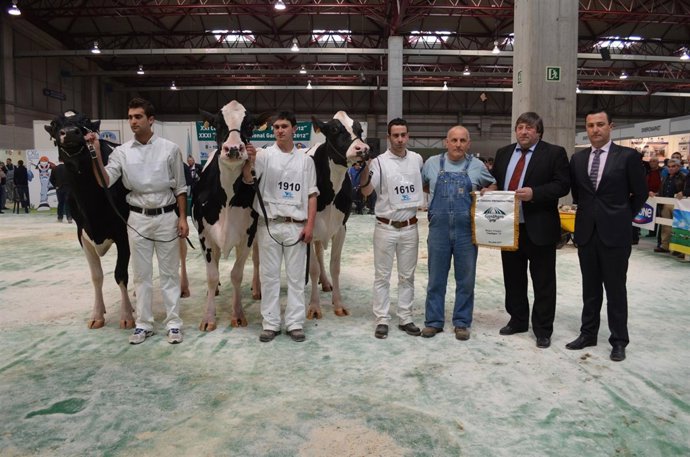 La Ganadería Llera Her Consigue El Título De Mejor Criador Internacio?Nal