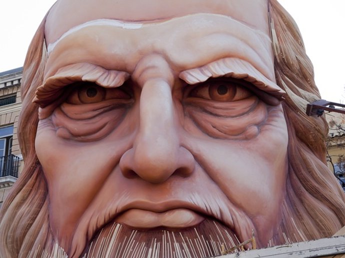 El Gran Busto De Leonardo Da Vinci Preside La Falla De Na Jordana 