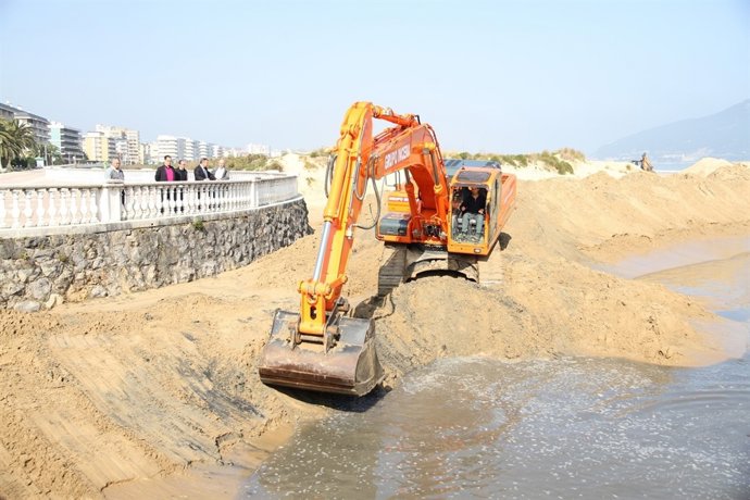 Trabajos En La Desembocadura Del Río Mantilla
