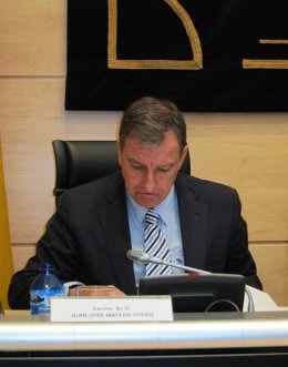 El Consejero De Educación De Castilla Y León, Juan José Mateos