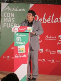 Valderas pide que ningún joven andaluz "tenga que emigrar" en busca de empleo