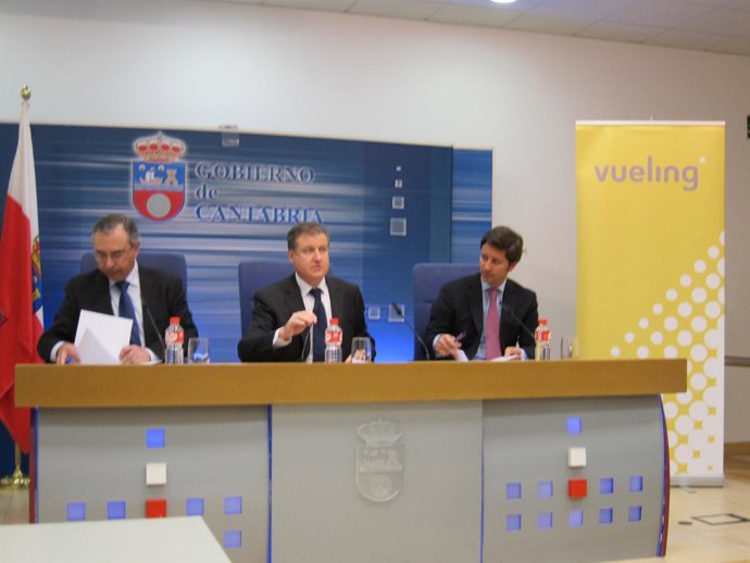 Llaguno, Arasti Y Suárez En La Rueda De Prensa