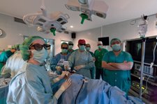 Cirujanos Del Hospital Virgen Del Rocío En Plena Operación