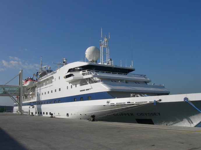 Crucero En El Puerto De Málaga