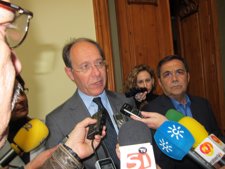 Díaz Trillo Hace Declaraciones A Los Medios De Comunicación En Almería