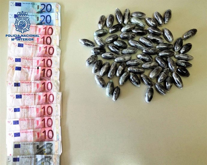 Bellotas De Hachís Intervenidas Al Traficantes En Las Inmediaciones De Un IES