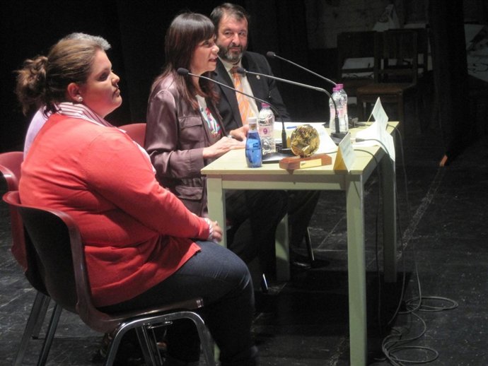 Micaela Navarro Participa En Un Acto Con Estudiantes En Carmona (Sevilla)