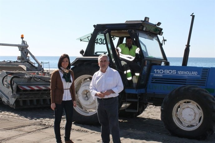 El Alcalde De Torrox, Francisco Muñoz, Y La Edil De Turismo, Maria Nieve Ramírez