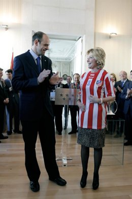 Esperanza Aguirre Recibe Al Atlético