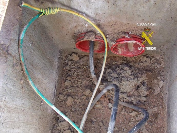 Arqueta Con El Cable Arrancado