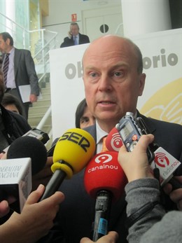 El Conseller Máximo Buch Atiende A Los Medios Tras El Observatorio Del Comercio.