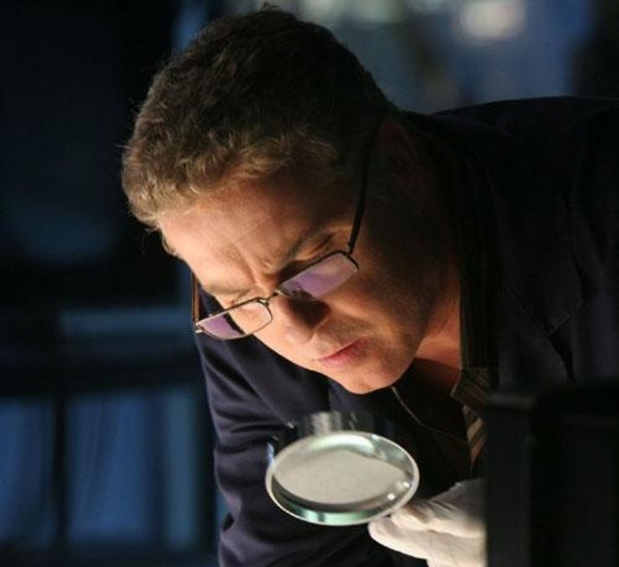 William Petersen da vida a Gill Grissom en CSI Las Vegas