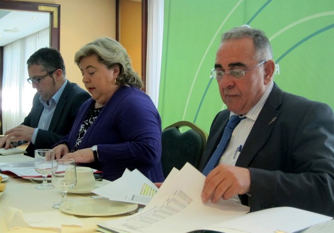 Aguilera, Y El Delegado De Agricultura En Jaén, Roque Lara (D), Da El Balance