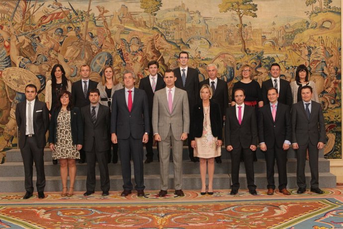 El Príncipe Felipe Ha Recibido A Jóvenes Empresario