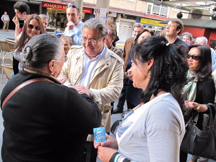 Zoido Visita El Centro De San Juan.