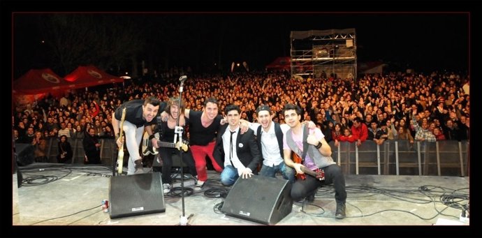 Miembros De Marabú Tras Una Actuación En Viveros