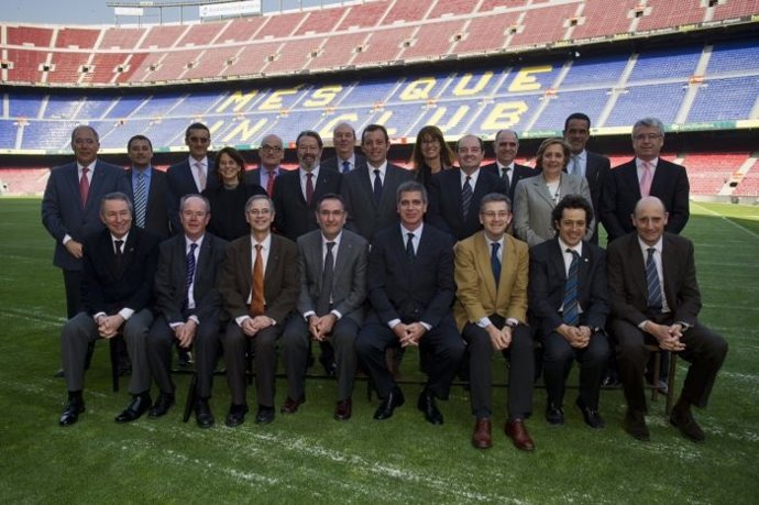 La Xarxa Vives Y Directivos Del FC Barcelona En El Camp Nou