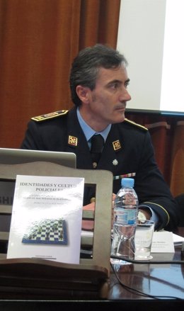 Autor Del Libro 'Identidades Y Cultura Policiales', Pedro Vicente Martínez