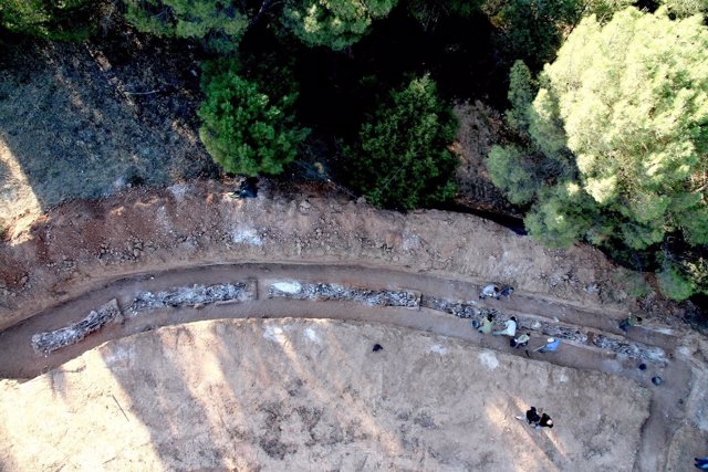 Trabajos De Exhumación En Un Pueblo De Burgos