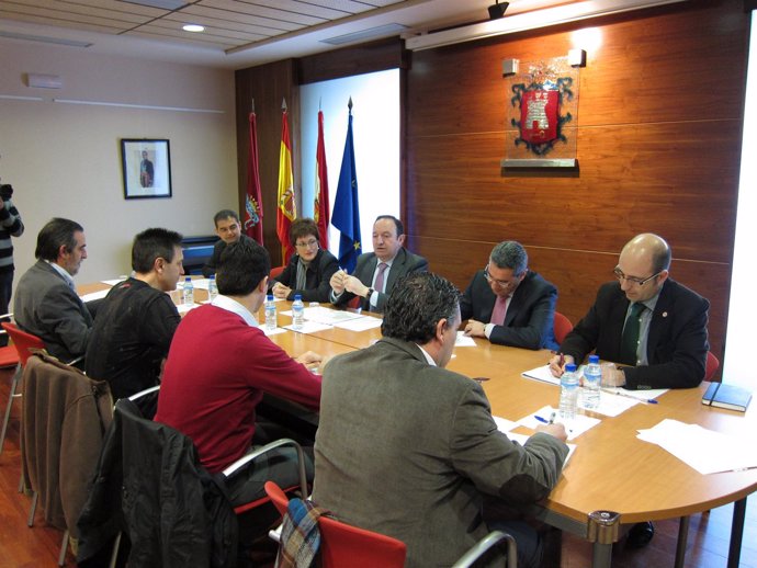Sanz Se Reúne Con Alcaldes De Comarca De Alfaro