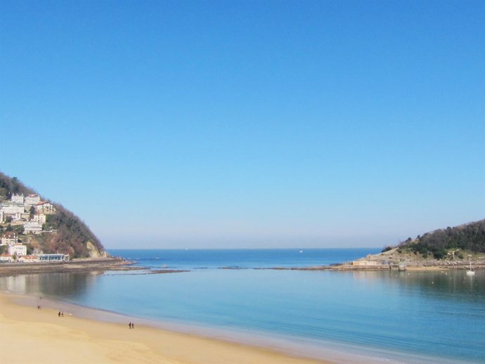Playa De Ondarreta En San Sebastián.