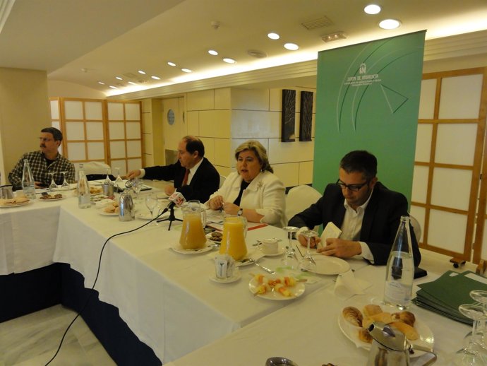 Clara Aguilera En Un Desayuno Informativo 