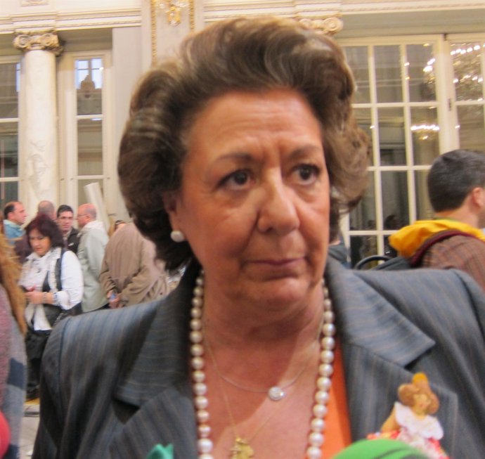 Barberá Atendiendo A Los Medios De Comunicación