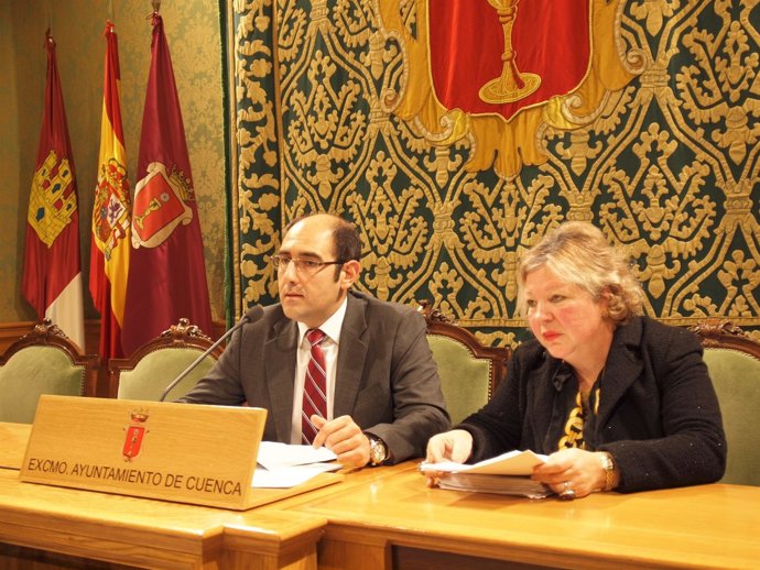 Rueda De Prensa Del Edil Y La Interventora Conquense