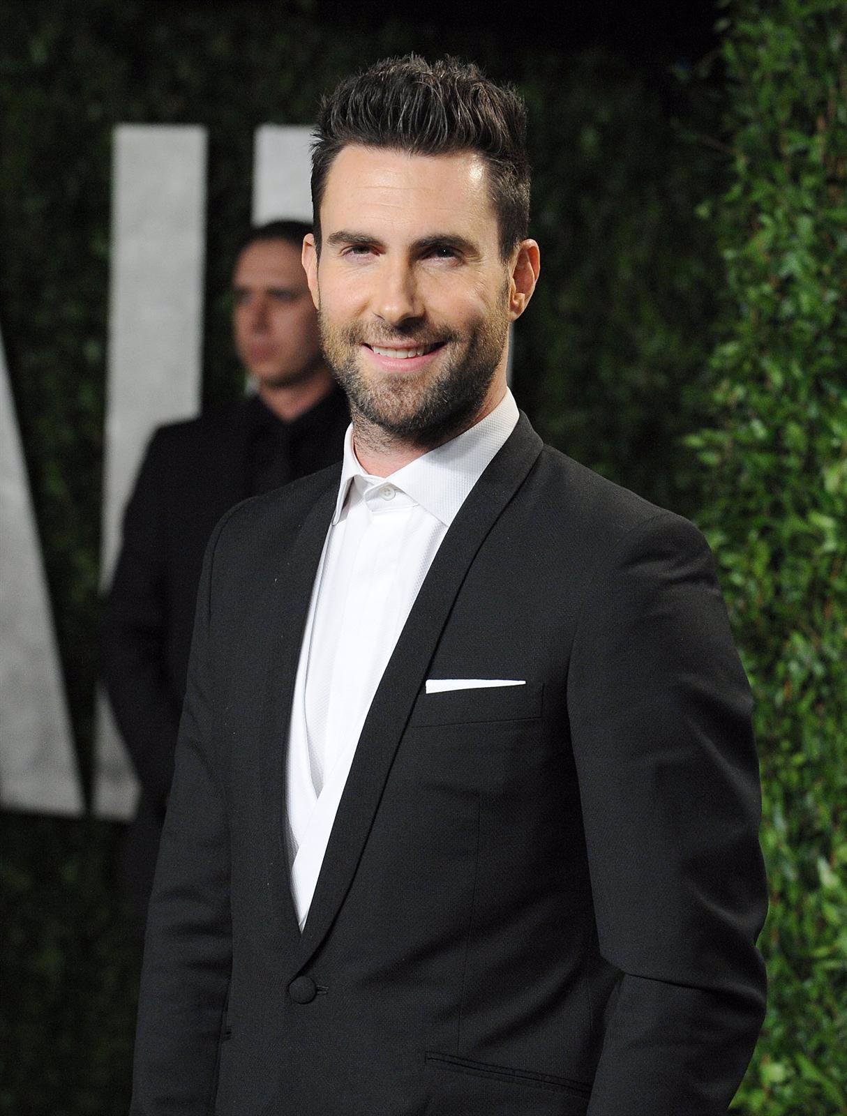 Adam Levine En La Fiesta Post-Oscar De 'Vanity Fair'