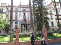 La plantilla del Alfonso XIII, "contenta", subraya el futuro del hotel que empieza con más de 50 clientes