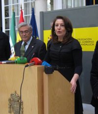 Crespo critica que la delegada de la Junta "use su cargo público para hacer campaña" con "alumnos menores"