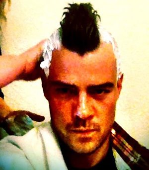 Josh Duhamel Se Deja Cresta 