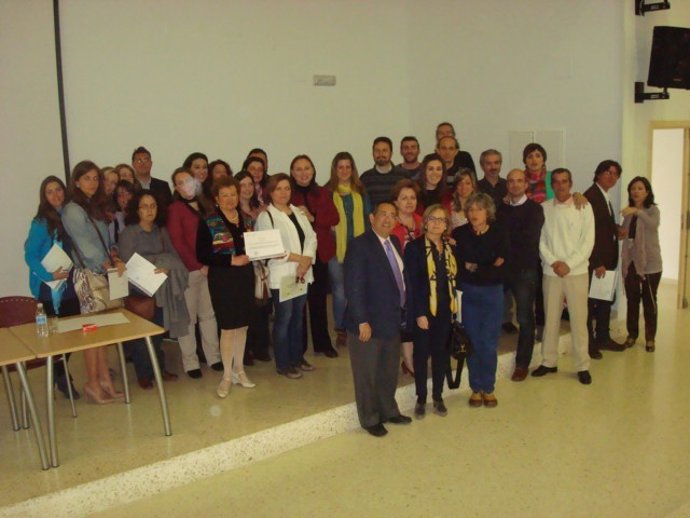 Rojas Con Los Alumnos De Taller De Empleo