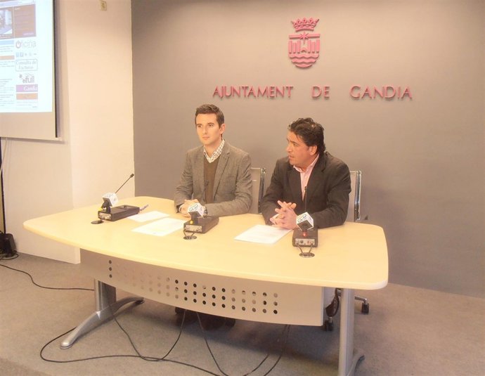 Los Responsables De Administración Y Economía Y Hacienda, En La Rueda De Prensa.