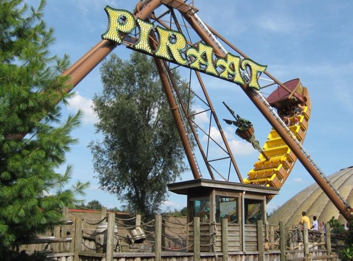 Atracción Del Parque De Atracciones Slagharen En Holanda