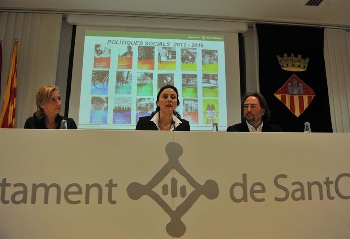 La Alcaldesa De Sant Cugat, Mercè Conesa, En El Centro