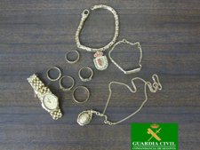 Joyas Sustraídas Por Los Detenidos.
