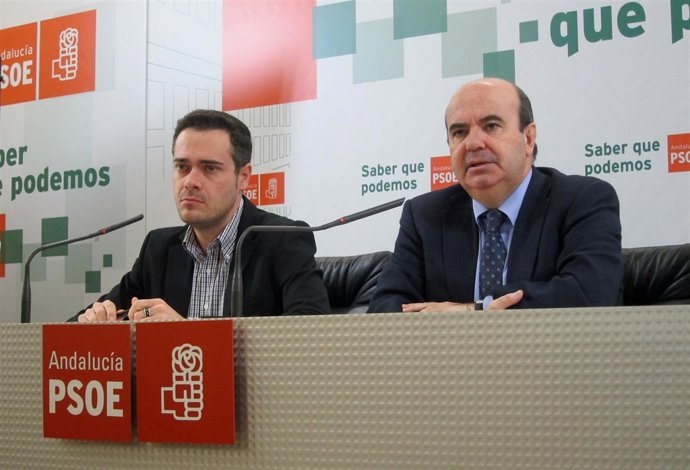 Gaspar Zarrías, Junto Al Diputado Socialista Felipe Sicilia, En Rueda De Prensa.