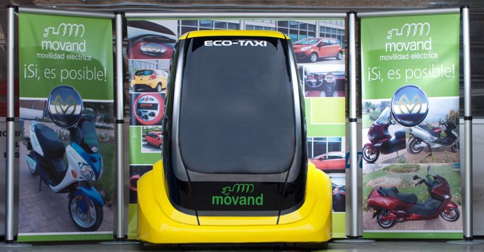 El Eco-Taxi De Movand, Visto De Frente