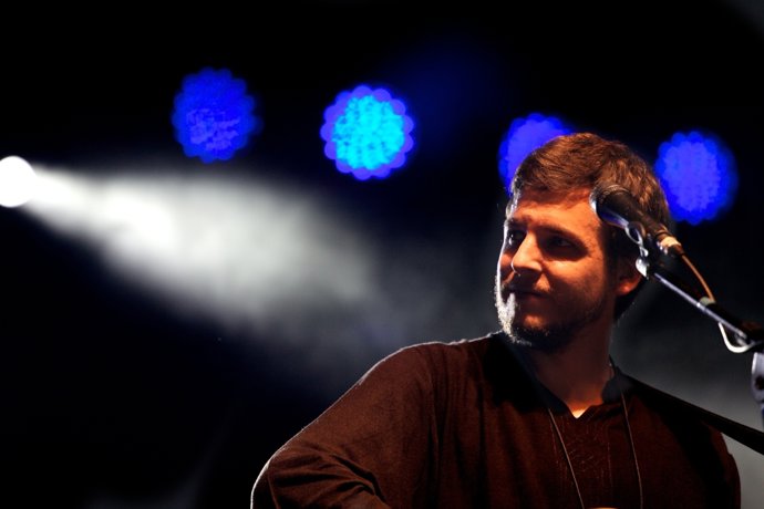 El Cantautor Valenciano Pau Alabajos