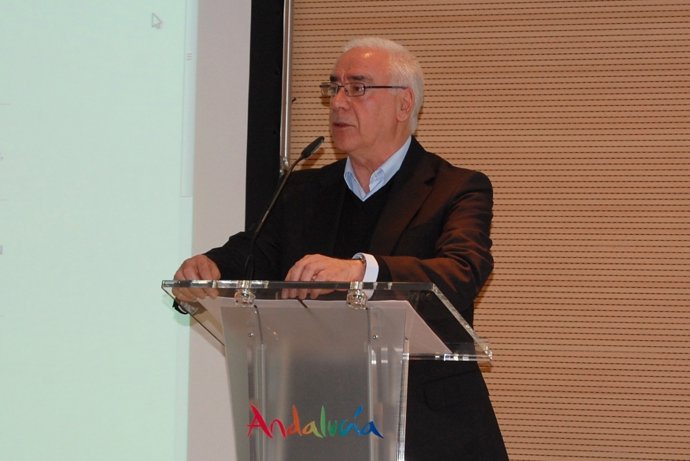 El Consejero De Turismo, Comercio Y Deporte, Luciano Alonso