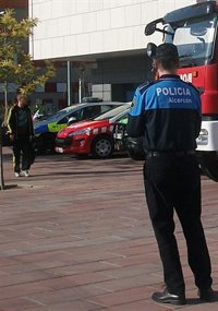 Detenido en un locutorio de Alcorcón un hombre de 47 años acusado de tenencia de material pedófilo