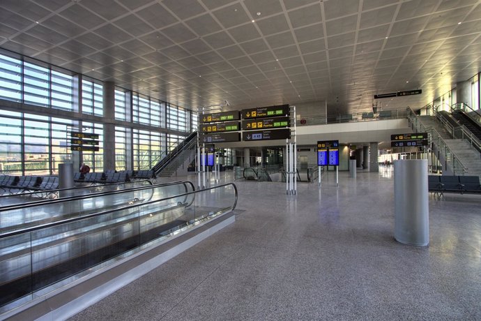 Interior Del Aeropuerto De Málaga