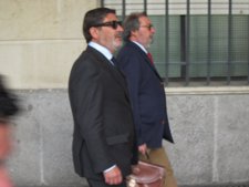 Guerrero Y Su Abogado A Su Llegada A Los Juzgados