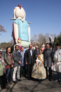 Alarte, Calabuig Y Varios Concejales Visitan La Falla Blanquerías