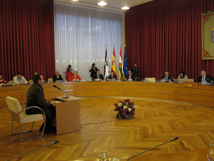 El Secretario Regional De UGT Javier Granda Habla En El Pleno Municipal