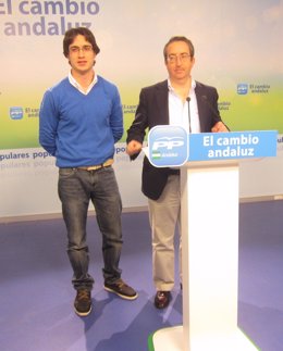 Rafael Salas Y Luis Paniagua En Rueda De Prensa En La Sede Del PP-A En Sevilla