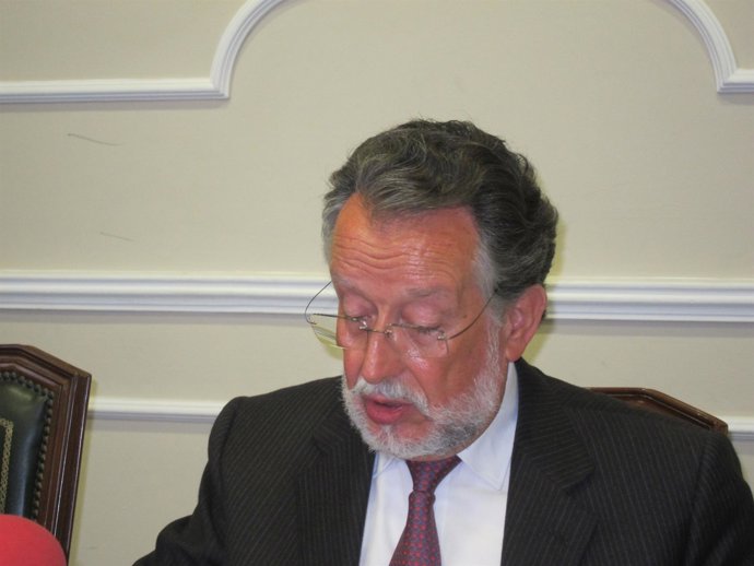 Grau Durante La Rueda De Prensa En El Ayuntamiento