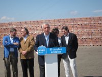 Arenas propone un acuerdo para recortar el número de miembros de los órganos de extracción parlamentaria