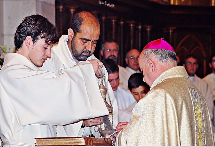 Sacerdocio, Obispo De Santander